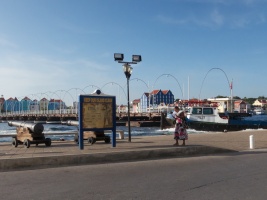 Swinging Bridge is open in Willemstad IMG 5375